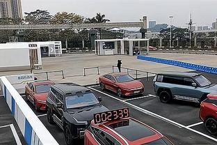 迈阿密国际下午两点乘大巴离开酒店，今日活动取消直接前往机场